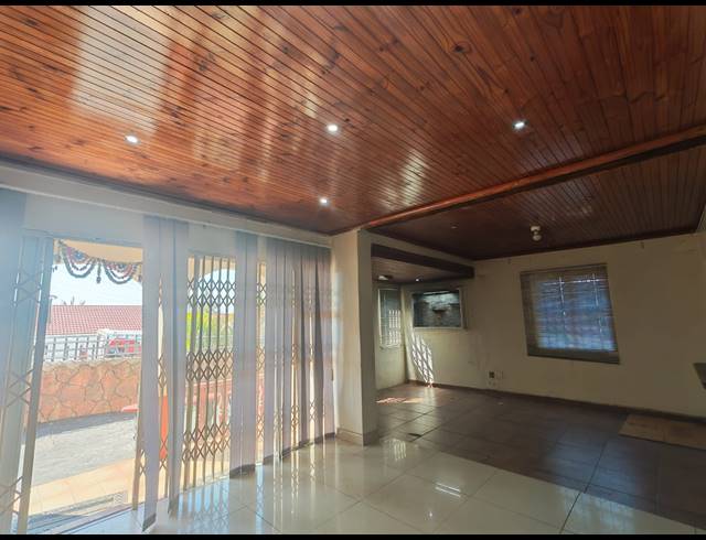 3 BEDROOM FREESTANDING FOR SALE IN WOODVIEW